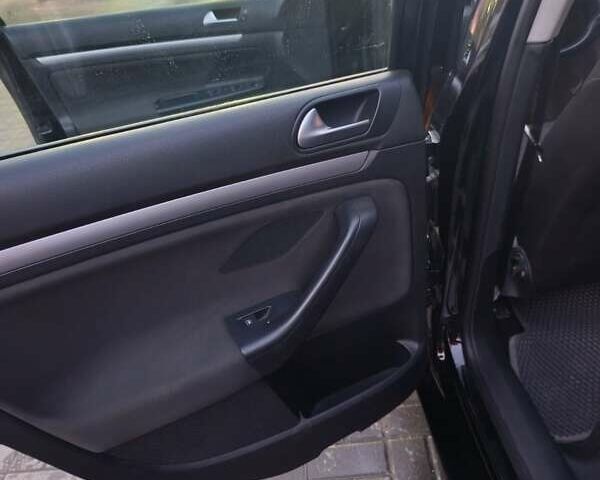 Черный Фольксваген Гольф, объемом двигателя 1.6 л и пробегом 230 тыс. км за 8500 $, фото 7 на Automoto.ua