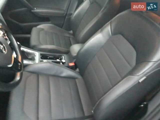 Черный Фольксваген Гольф, объемом двигателя 1.97 л и пробегом 232 тыс. км за 13268 $, фото 7 на Automoto.ua