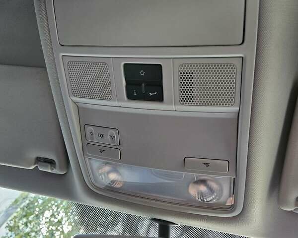 Черный Фольксваген Гольф, объемом двигателя 1.6 л и пробегом 326 тыс. км за 8950 $, фото 30 на Automoto.ua