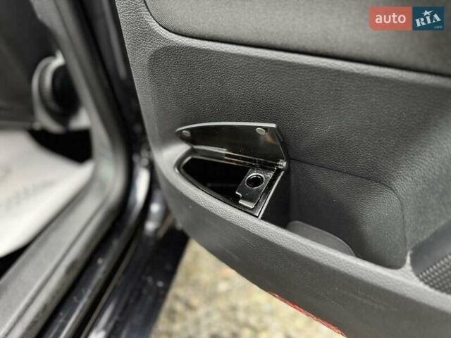 Черный Фольксваген Гольф, объемом двигателя 1.6 л и пробегом 207 тыс. км за 9300 $, фото 46 на Automoto.ua