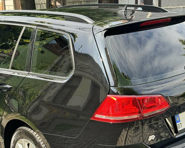 Черный Фольксваген Гольф, объемом двигателя 1.6 л и пробегом 330 тыс. км за 11000 $, фото 36 на Automoto.ua