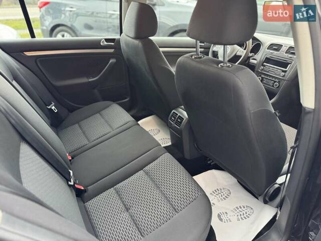 Черный Фольксваген Гольф, объемом двигателя 1.6 л и пробегом 207 тыс. км за 9300 $, фото 47 на Automoto.ua