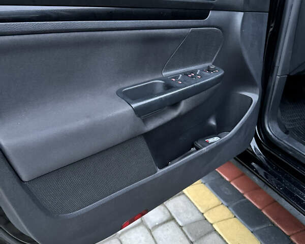 Черный Фольксваген Гольф, объемом двигателя 1.6 л и пробегом 276 тыс. км за 8999 $, фото 23 на Automoto.ua