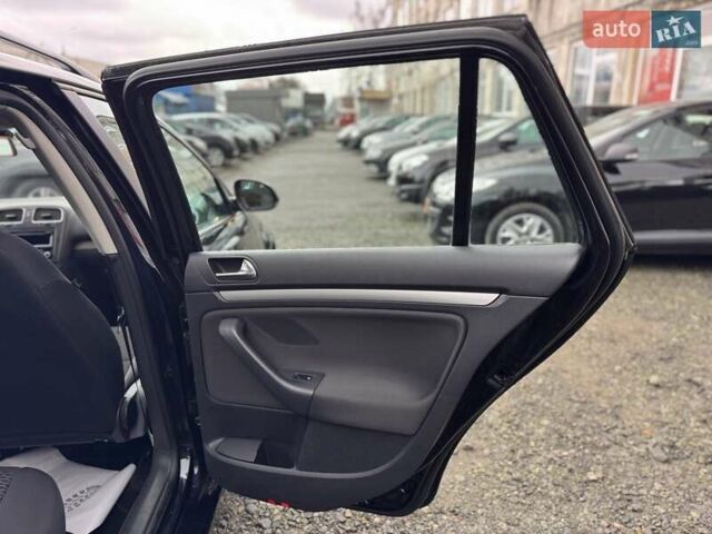 Черный Фольксваген Гольф, объемом двигателя 1.6 л и пробегом 207 тыс. км за 9300 $, фото 44 на Automoto.ua