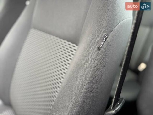 Черный Фольксваген Гольф, объемом двигателя 1.6 л и пробегом 207 тыс. км за 9300 $, фото 23 на Automoto.ua