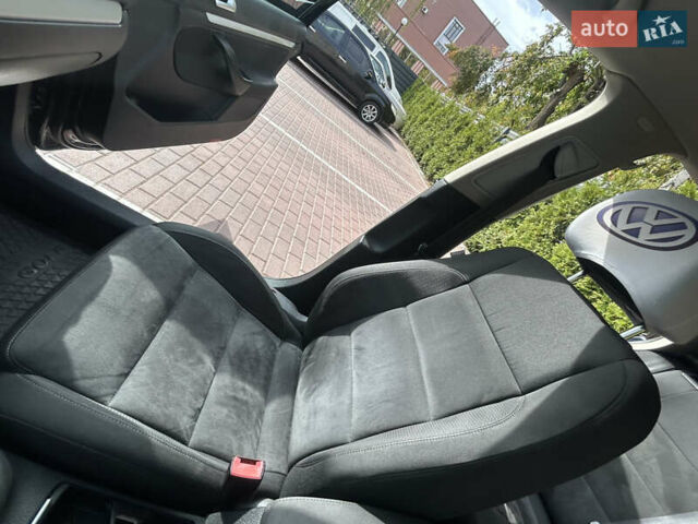 Чорний Фольксваген Гольф, об'ємом двигуна 1.6 л та пробігом 320 тис. км за 8200 $, фото 32 на Automoto.ua