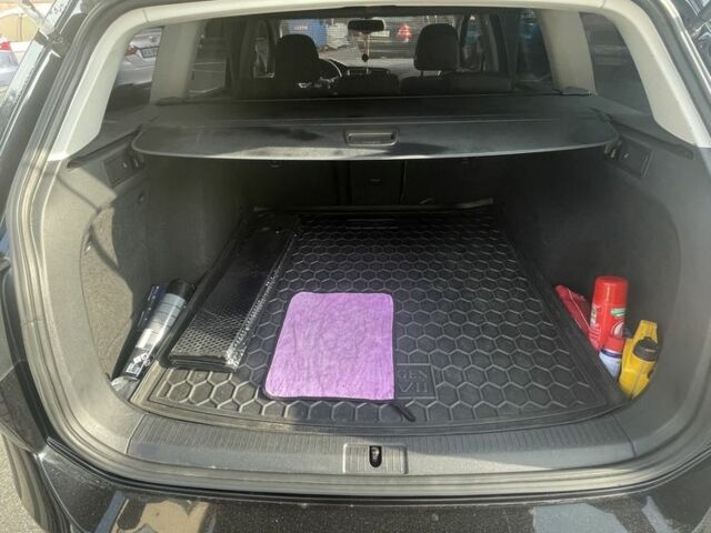 Черный Фольксваген Гольф, объемом двигателя 1.6 л и пробегом 250 тыс. км за 11350 $, фото 4 на Automoto.ua