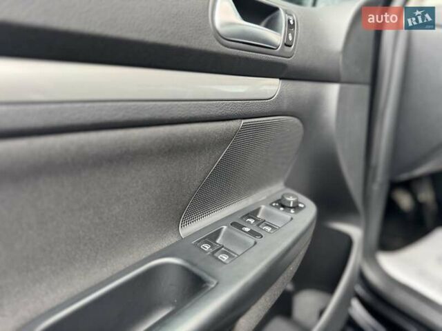 Черный Фольксваген Гольф, объемом двигателя 1.6 л и пробегом 207 тыс. км за 9300 $, фото 10 на Automoto.ua