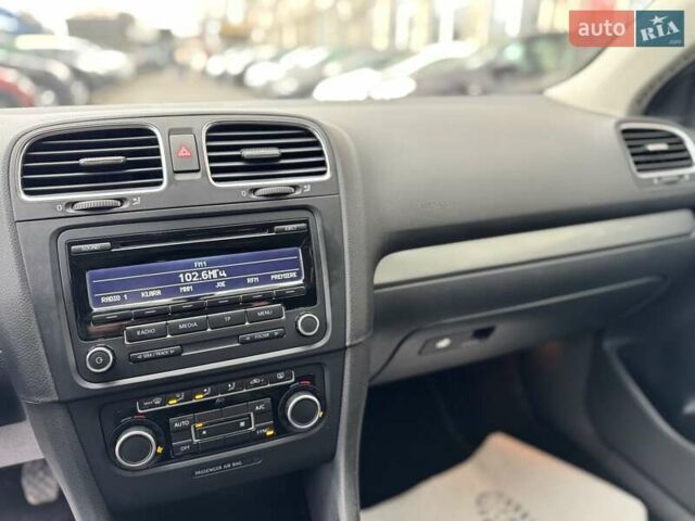 Черный Фольксваген Гольф, объемом двигателя 1.6 л и пробегом 207 тыс. км за 9300 $, фото 14 на Automoto.ua