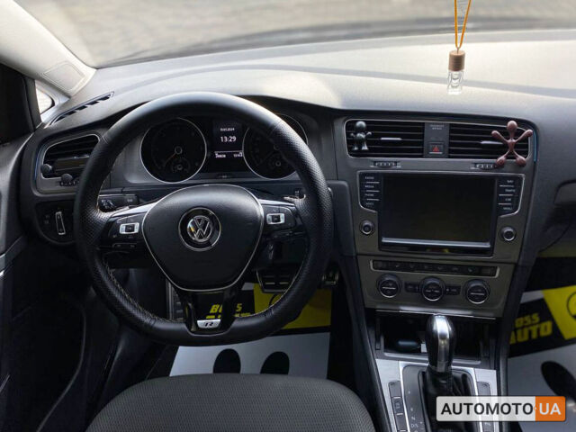 Черный Фольксваген Гольф, объемом двигателя 1.6 л и пробегом 290 тыс. км за 13199 $, фото 13 на Automoto.ua