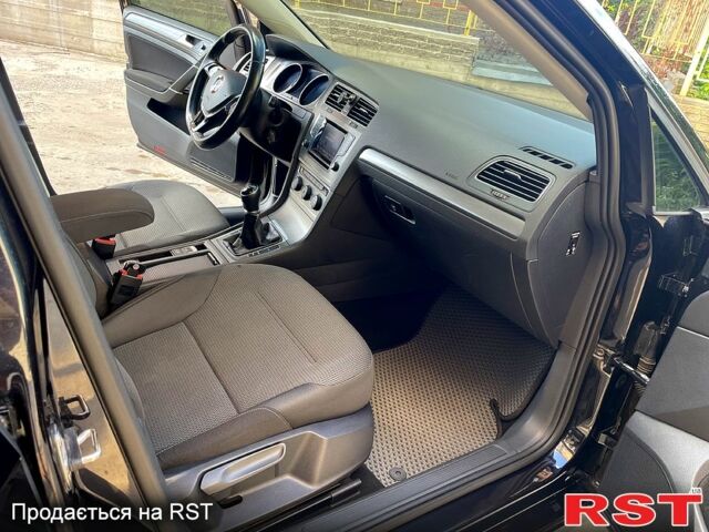 Чорний Фольксваген Гольф, об'ємом двигуна 1.6 л та пробігом 330 тис. км за 9300 $, фото 3 на Automoto.ua