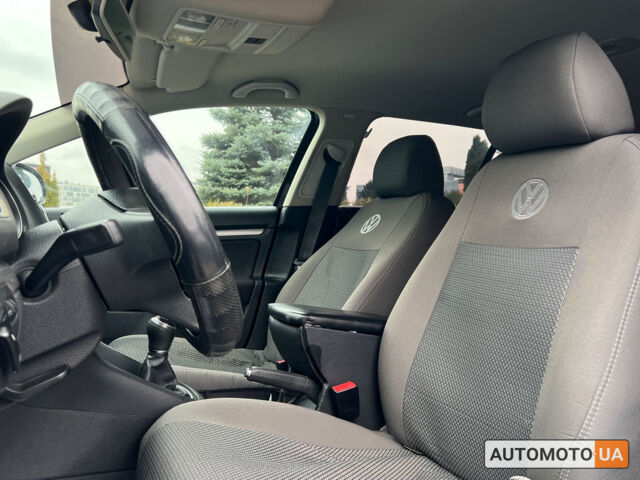 Черный Фольксваген Гольф, объемом двигателя 1.6 л и пробегом 267 тыс. км за 9600 $, фото 14 на Automoto.ua