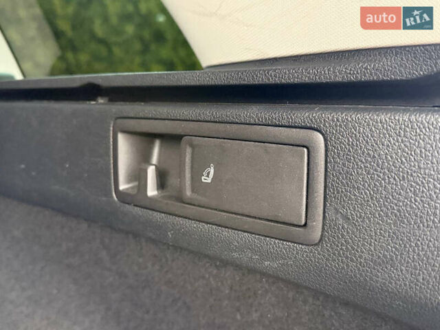 Черный Фольксваген Гольф, объемом двигателя 1.97 л и пробегом 245 тыс. км за 11700 $, фото 40 на Automoto.ua