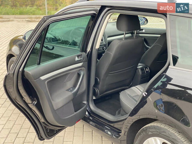 Черный Фольксваген Гольф, объемом двигателя 1.97 л и пробегом 233 тыс. км за 10190 $, фото 31 на Automoto.ua