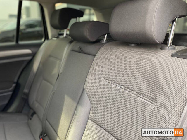 Черный Фольксваген Гольф, объемом двигателя 1.6 л и пробегом 290 тыс. км за 13199 $, фото 25 на Automoto.ua