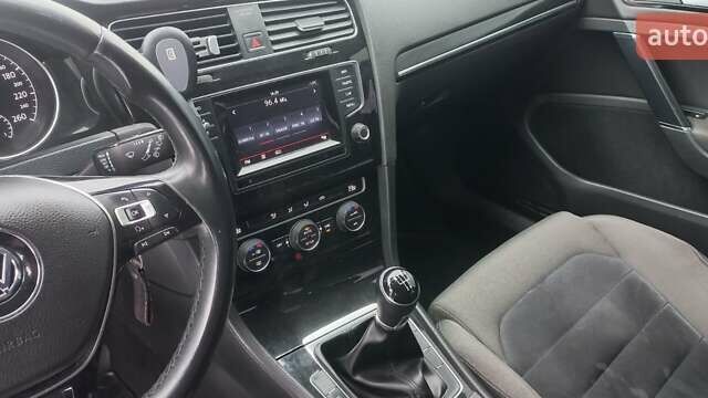 Черный Фольксваген Гольф, объемом двигателя 1.6 л и пробегом 245 тыс. км за 9800 $, фото 18 на Automoto.ua