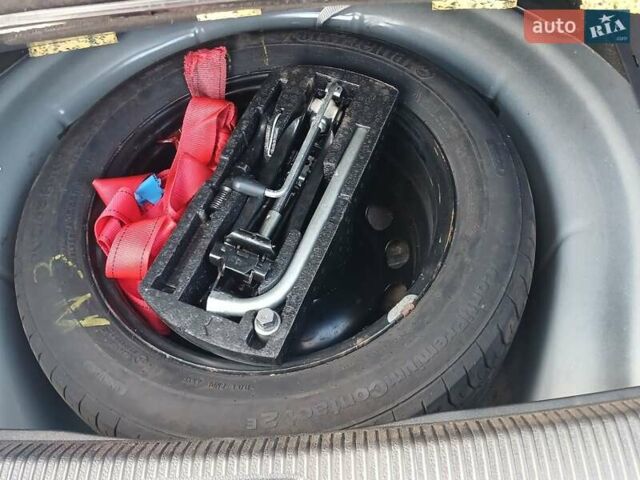 Черный Фольксваген Гольф, объемом двигателя 1.6 л и пробегом 266 тыс. км за 8600 $, фото 31 на Automoto.ua