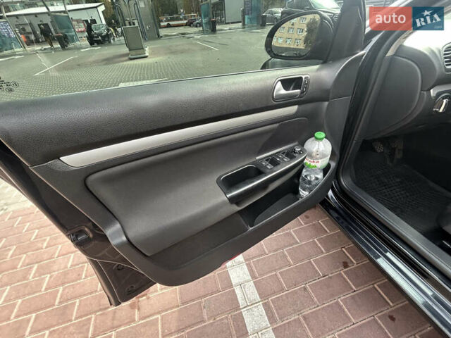 Чорний Фольксваген Гольф, об'ємом двигуна 1.6 л та пробігом 320 тис. км за 8200 $, фото 25 на Automoto.ua
