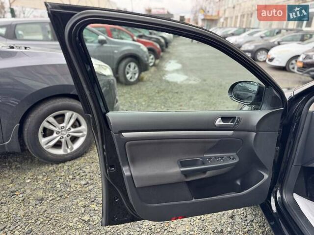 Черный Фольксваген Гольф, объемом двигателя 1.6 л и пробегом 207 тыс. км за 9300 $, фото 9 на Automoto.ua