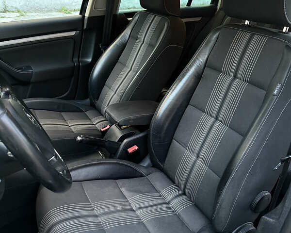 Чорний Фольксваген Гольф, об'ємом двигуна 1.6 л та пробігом 225 тис. км за 8000 $, фото 9 на Automoto.ua