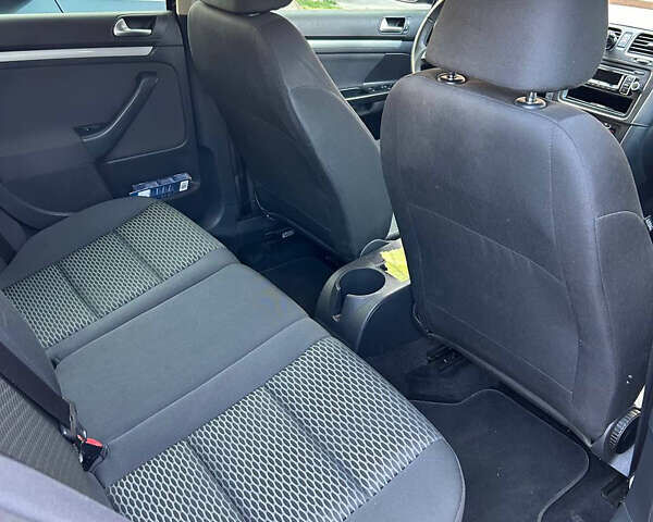 Чорний Фольксваген Гольф, об'ємом двигуна 1.6 л та пробігом 325 тис. км за 8000 $, фото 6 на Automoto.ua