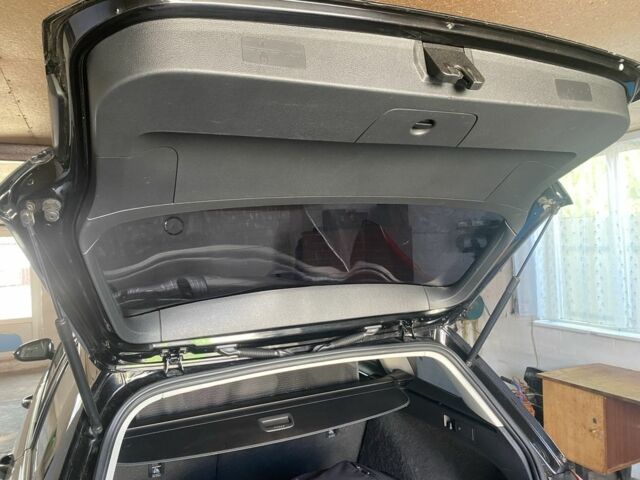 Черный Фольксваген Гольф, объемом двигателя 1.6 л и пробегом 270 тыс. км за 9300 $, фото 5 на Automoto.ua