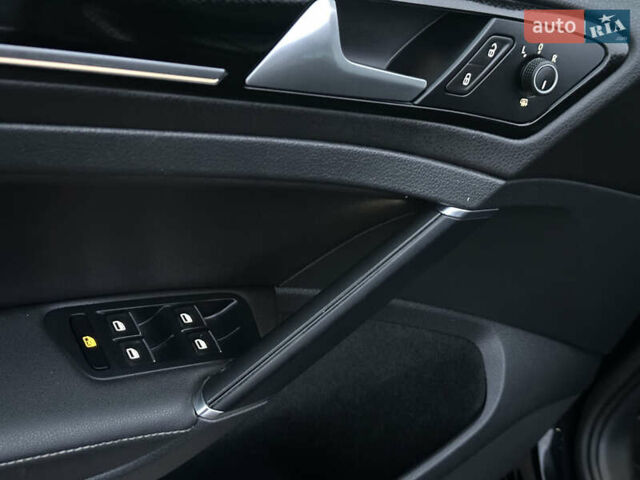 Черный Фольксваген Гольф, объемом двигателя 0 л и пробегом 245 тыс. км за 13200 $, фото 15 на Automoto.ua