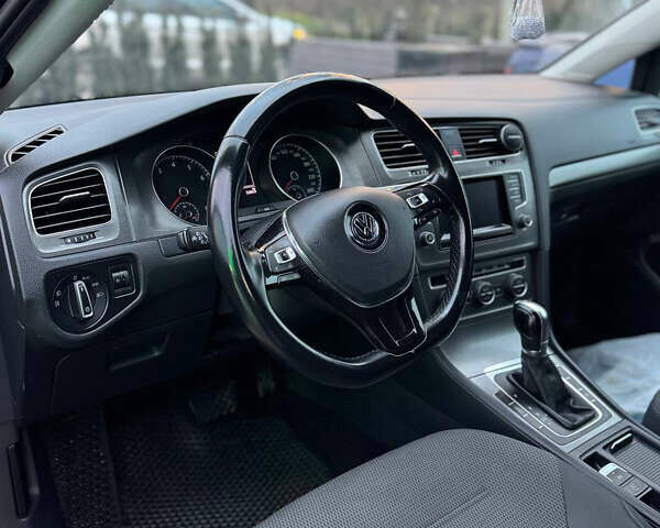 Черный Фольксваген Гольф, объемом двигателя 1.4 л и пробегом 220 тыс. км за 9500 $, фото 12 на Automoto.ua