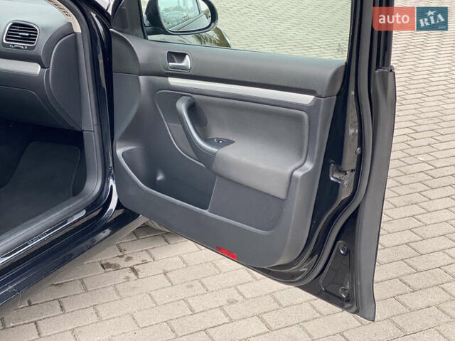 Черный Фольксваген Гольф, объемом двигателя 1.97 л и пробегом 233 тыс. км за 10190 $, фото 38 на Automoto.ua