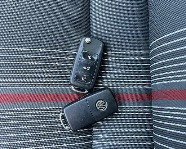 Черный Фольксваген Гольф, объемом двигателя 1.6 л и пробегом 279 тыс. км за 8400 $, фото 19 на Automoto.ua