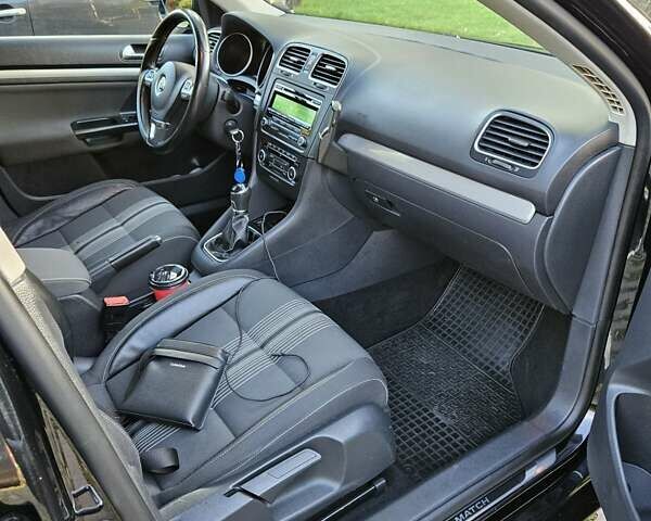 Черный Фольксваген Гольф, объемом двигателя 1.6 л и пробегом 326 тыс. км за 8950 $, фото 10 на Automoto.ua