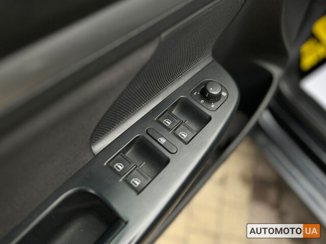 Черный Фольксваген Гольф, объемом двигателя 1.6 л и пробегом 267 тыс. км за 9600 $, фото 15 на Automoto.ua