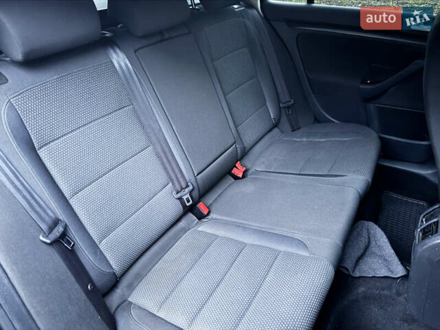 Черный Фольксваген Гольф, объемом двигателя 1.6 л и пробегом 276 тыс. км за 8999 $, фото 20 на Automoto.ua