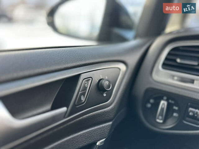 Черный Фольксваген Гольф, объемом двигателя 1.6 л и пробегом 189 тыс. км за 11500 $, фото 36 на Automoto.ua