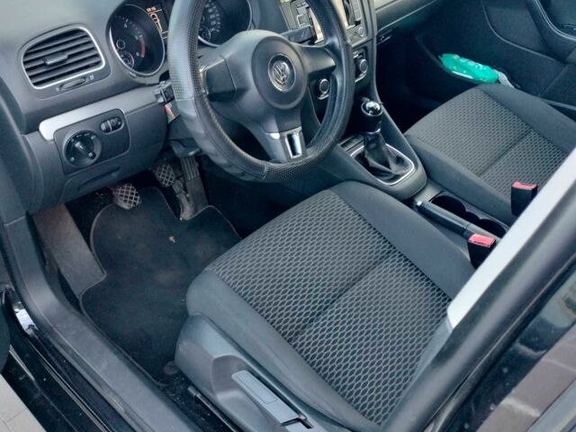 Черный Фольксваген Гольф, объемом двигателя 1.6 л и пробегом 234 тыс. км за 9000 $, фото 5 на Automoto.ua