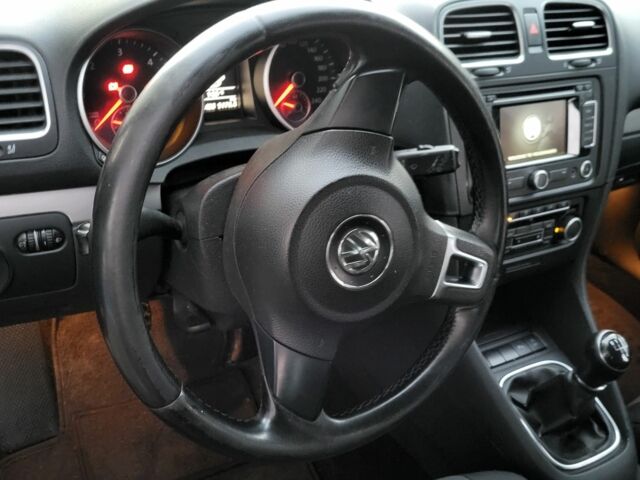 Черный Фольксваген Гольф, объемом двигателя 1.6 л и пробегом 163 тыс. км за 8500 $, фото 1 на Automoto.ua