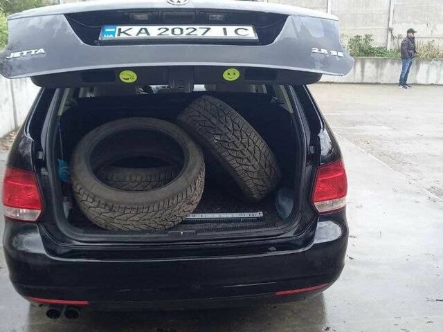 Черный Фольксваген Гольф, объемом двигателя 2.5 л и пробегом 170 тыс. км за 8849 $, фото 7 на Automoto.ua