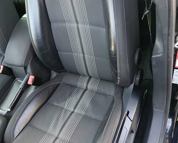 Черный Фольксваген Гольф, объемом двигателя 1.6 л и пробегом 270 тыс. км за 8000 $, фото 5 на Automoto.ua