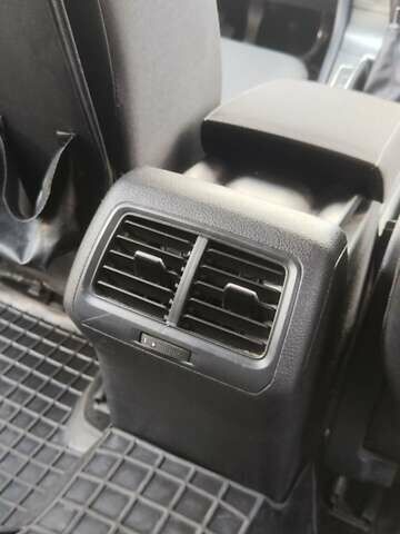 Черный Фольксваген Гольф, объемом двигателя 1.6 л и пробегом 335 тыс. км за 9963 $, фото 11 на Automoto.ua