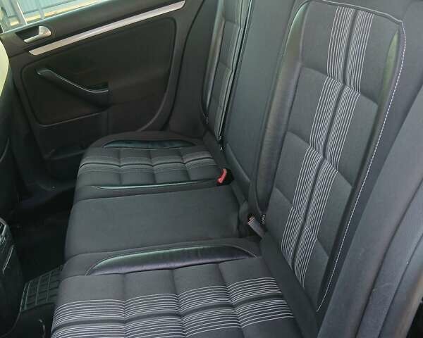 Черный Фольксваген Гольф, объемом двигателя 1.6 л и пробегом 270 тыс. км за 8000 $, фото 6 на Automoto.ua