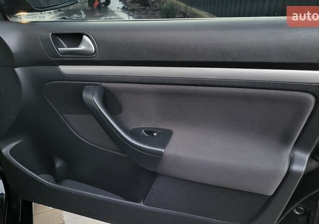 Чорний Фольксваген Гольф, об'ємом двигуна 1.6 л та пробігом 163 тис. км за 8900 $, фото 7 на Automoto.ua