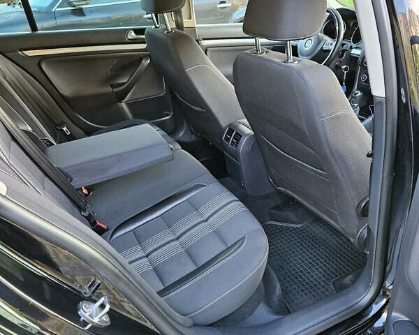 Черный Фольксваген Гольф, объемом двигателя 1.6 л и пробегом 326 тыс. км за 8950 $, фото 15 на Automoto.ua