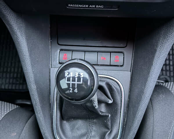 Черный Фольксваген Гольф, объемом двигателя 1.6 л и пробегом 276 тыс. км за 8999 $, фото 17 на Automoto.ua