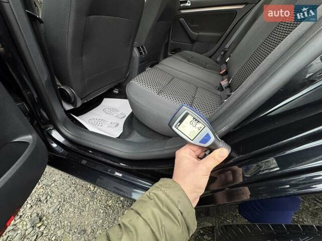 Черный Фольксваген Гольф, объемом двигателя 1.6 л и пробегом 207 тыс. км за 9300 $, фото 72 на Automoto.ua