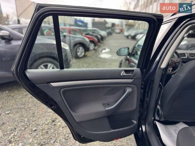 Черный Фольксваген Гольф, объемом двигателя 1.6 л и пробегом 207 тыс. км за 9300 $, фото 29 на Automoto.ua