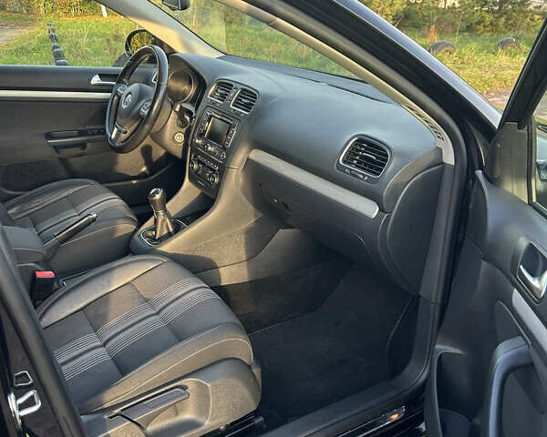 Черный Фольксваген Гольф, объемом двигателя 1.6 л и пробегом 237 тыс. км за 8150 $, фото 10 на Automoto.ua