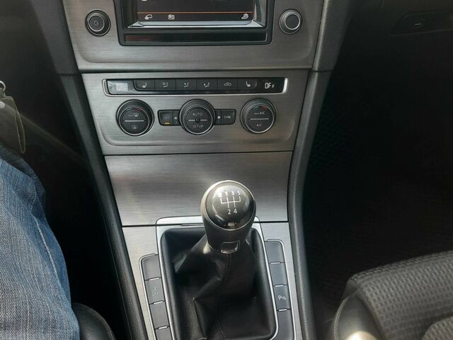 Чорний Фольксваген Гольф, об'ємом двигуна 1.6 л та пробігом 260 тис. км за 8799 $, фото 12 на Automoto.ua