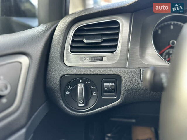 Черный Фольксваген Гольф, объемом двигателя 1.6 л и пробегом 189 тыс. км за 11500 $, фото 38 на Automoto.ua