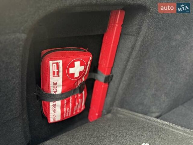 Черный Фольксваген Гольф, объемом двигателя 1.6 л и пробегом 207 тыс. км за 9300 $, фото 39 на Automoto.ua