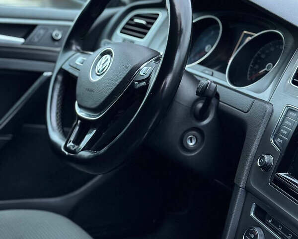 Черный Фольксваген Гольф, объемом двигателя 1.4 л и пробегом 220 тыс. км за 9500 $, фото 14 на Automoto.ua